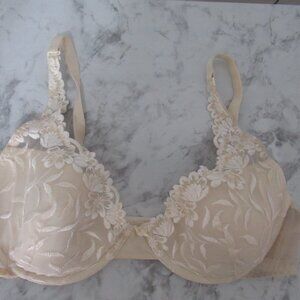 Wonder Bra 38C Cream Embroidered Extravagance Push Up Plunge Padded Underwire